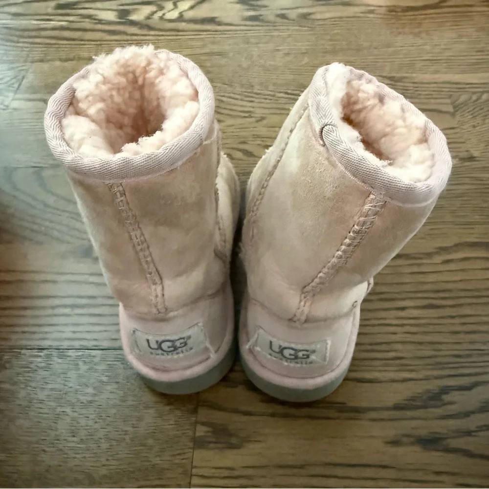 UGG step into